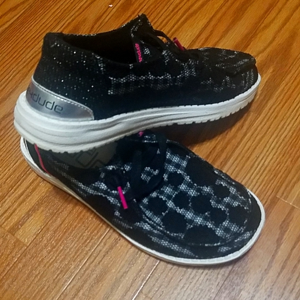 Hey Dude size 6